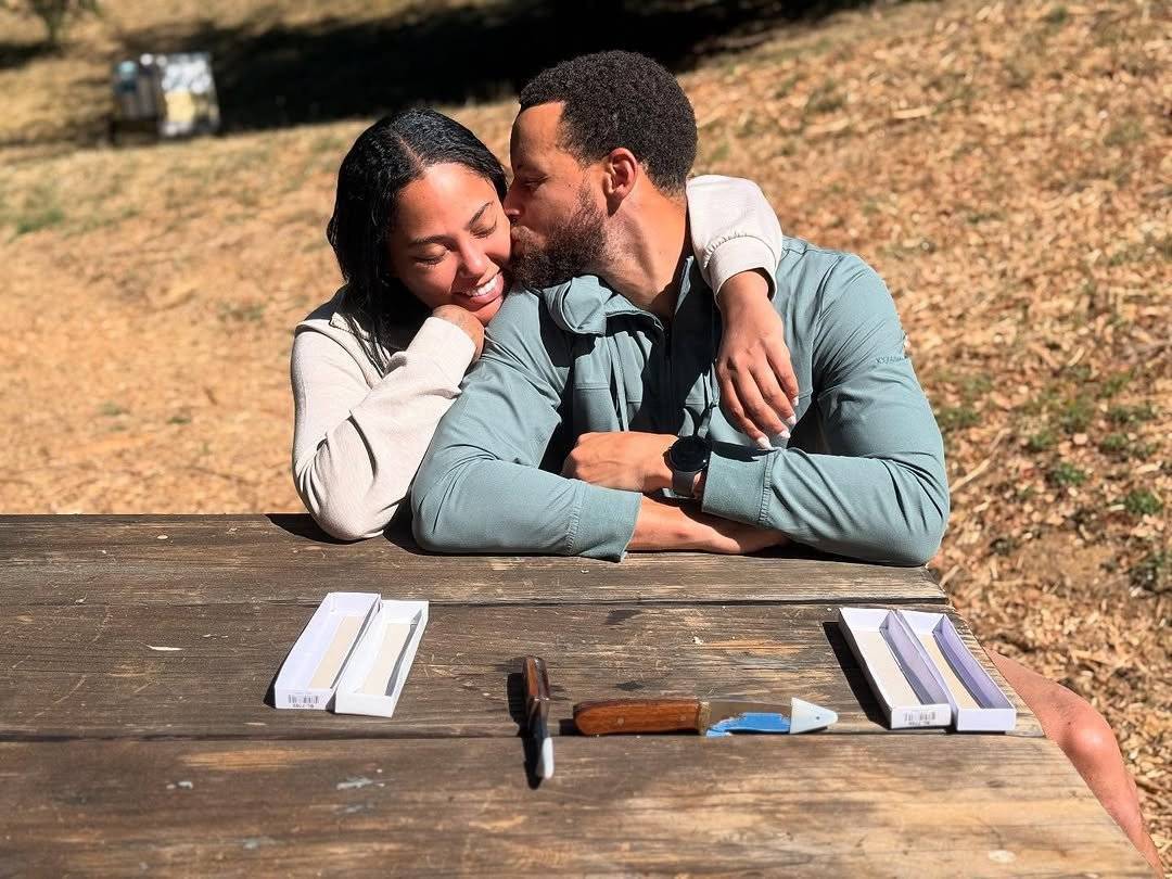 库里妻子:丈夫是名人没有隐私 在车里喂奶都有人进来